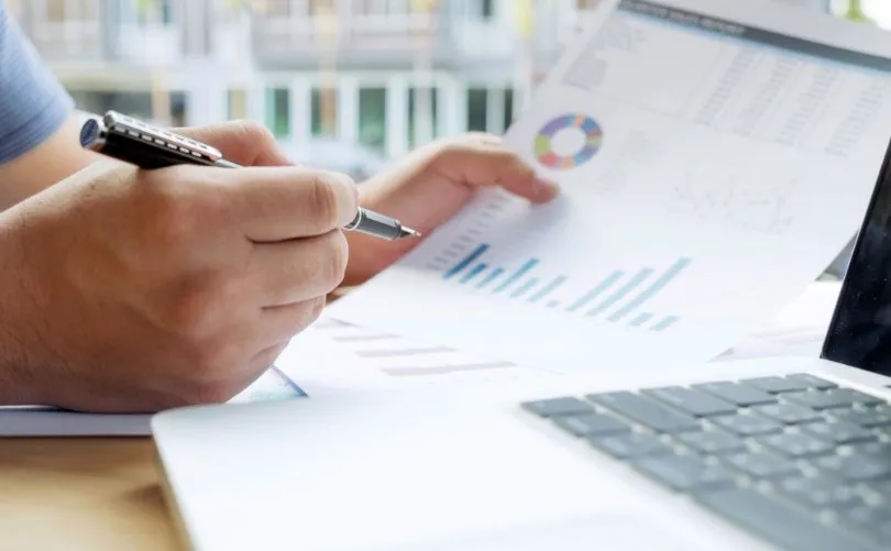 現状分析とニーズ特定